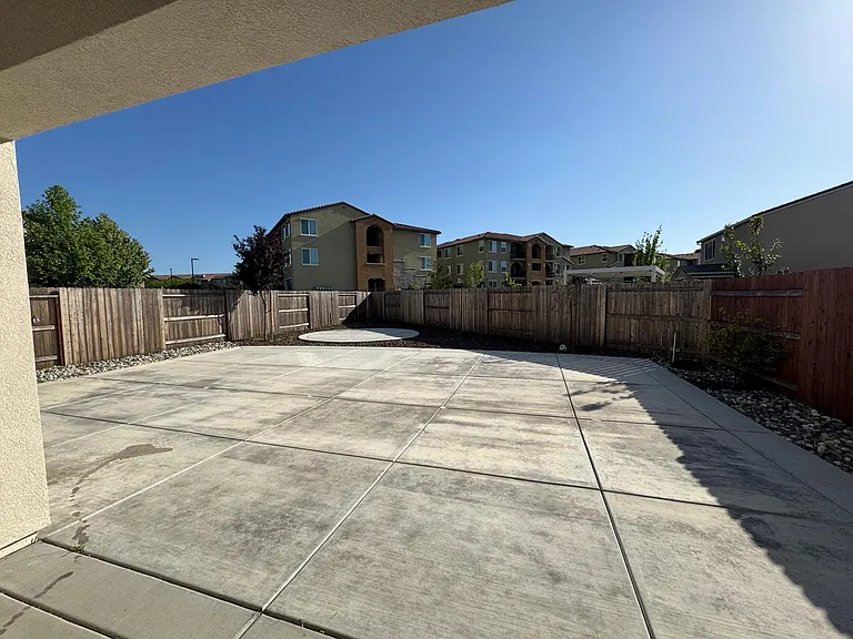 572 Knightsbridge Ct — Photo 23