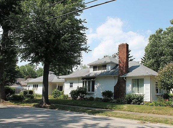 3rd image of 200 Avenue Two St