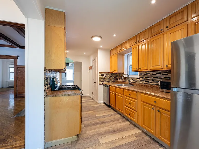 163 Jewett Ave — Photo 6