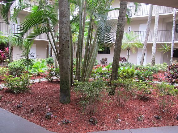 3rd image of 5220 Las Verdes Cir APT 221