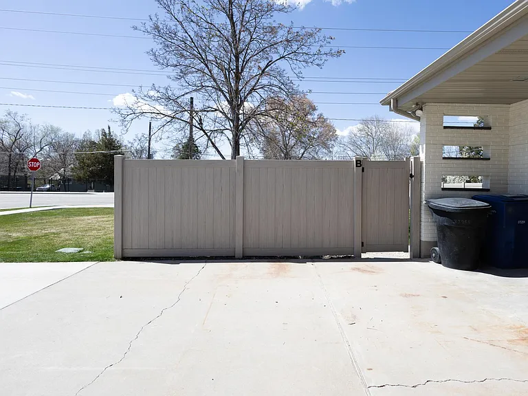 E Delia Dr — Photo 15