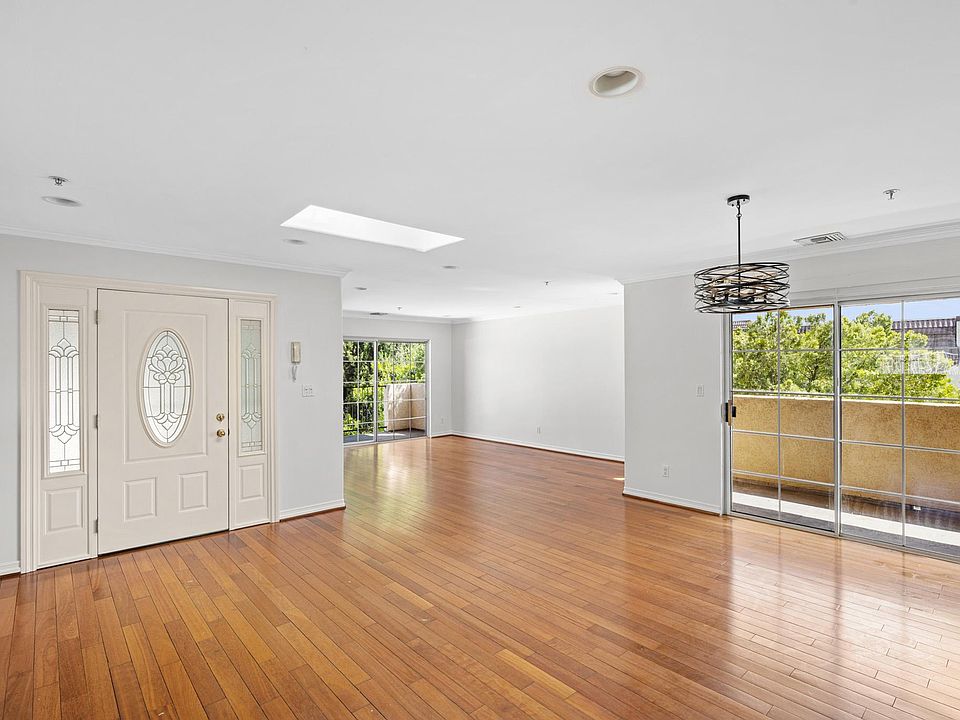 1st image of 617 E Tujunga Ave #201