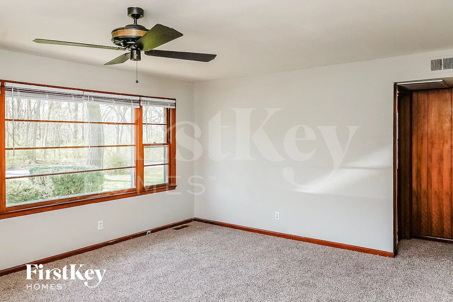 3 bed, 2.0 bath, 1295 sqft, $1,735 — Photo 3