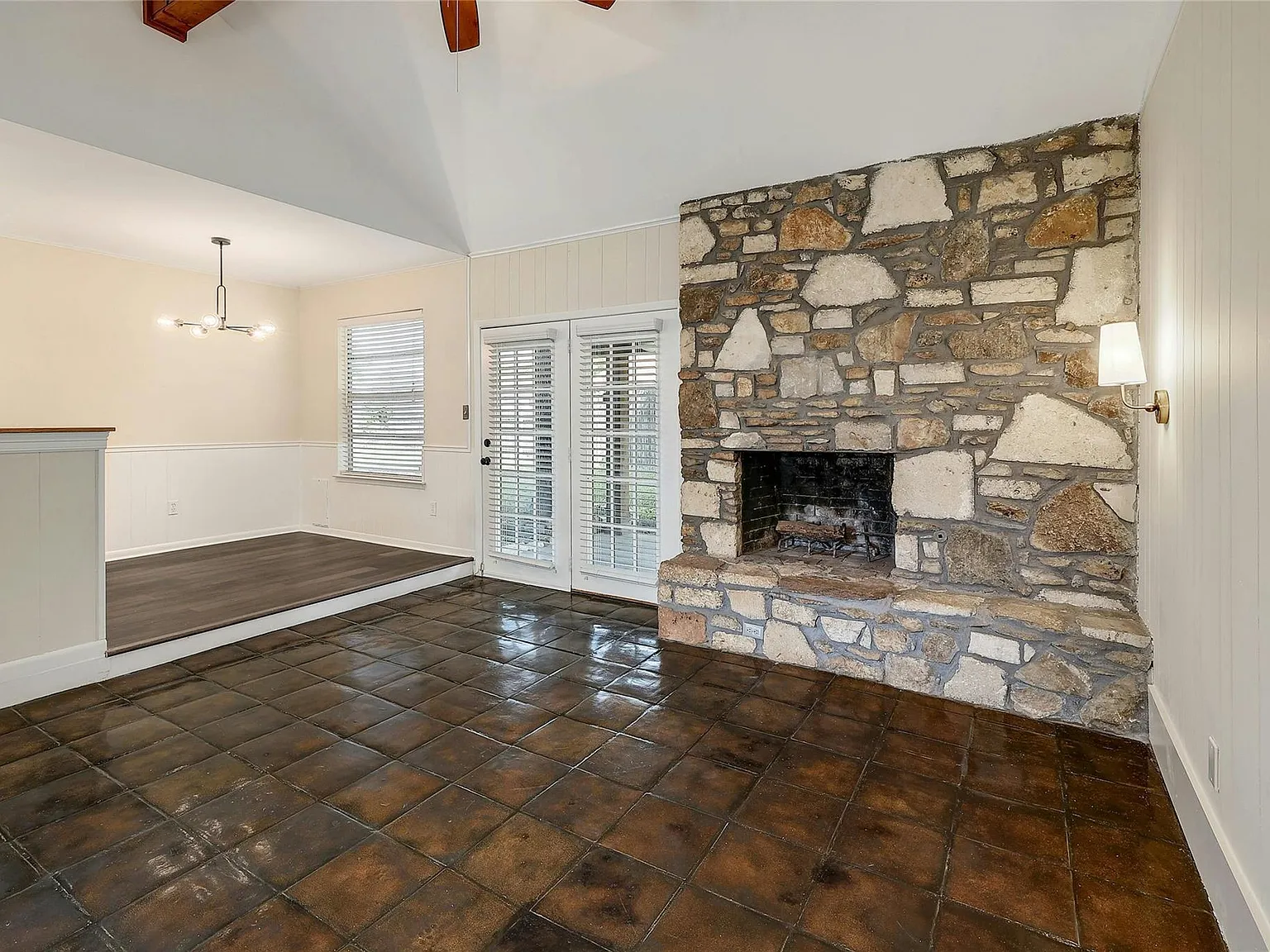 3 bed, 2.0 bath, 1113 sqft, $2,100 — Photo 4