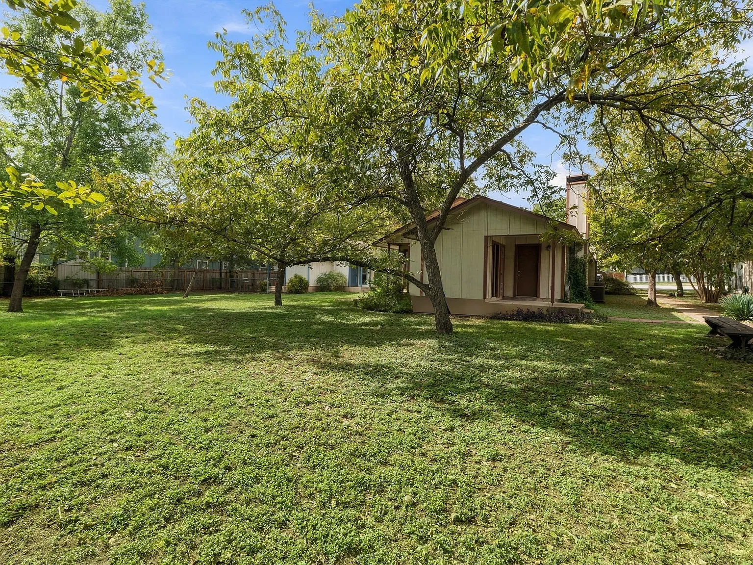 2 bed, 2.0 bath, 1668 sqft, $1,695 — Photo 2