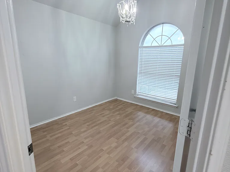 806 Burr Oak Dr — Photo 12