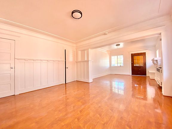3rd image of 856 W 47th St #A