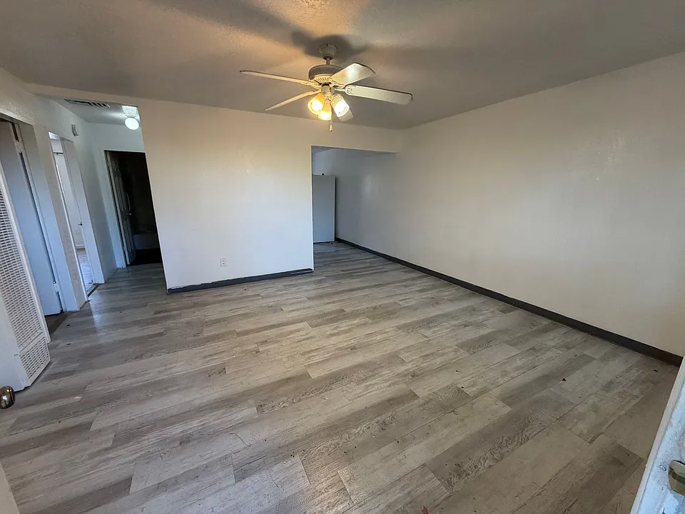 1033-1037 Alvarado Dr SE