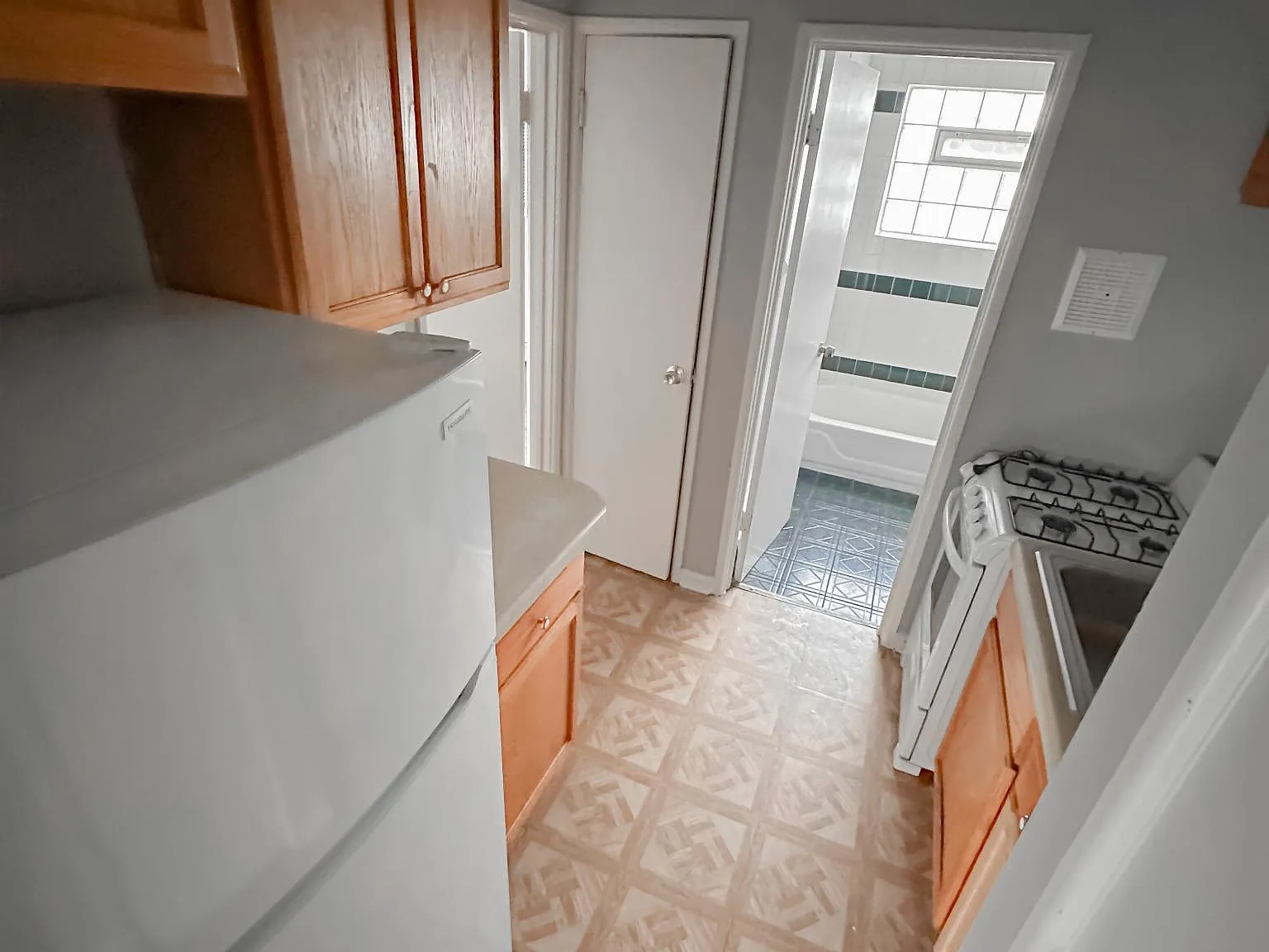 7918 S Ellis Ave — Photo 3