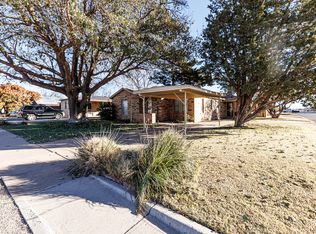 850 S 10th St, Slaton, TX 79364