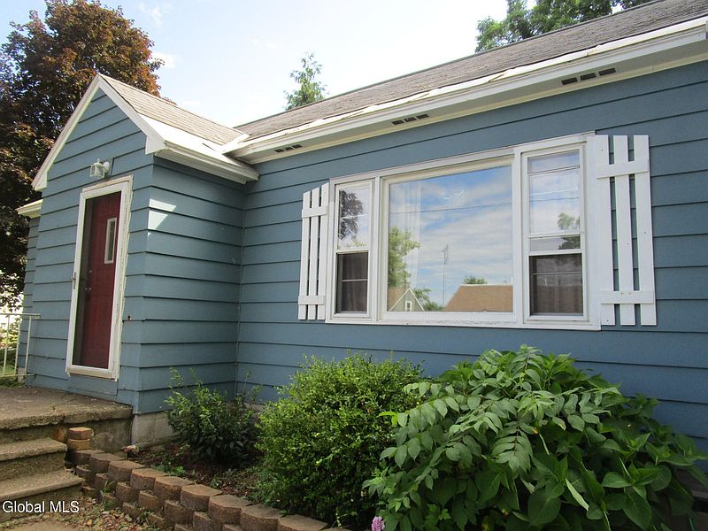 2nd image of 16 Knickerbocker Road