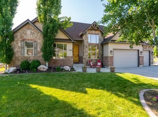 196 E Lewis Park Cir, Bountiful, UT 84010