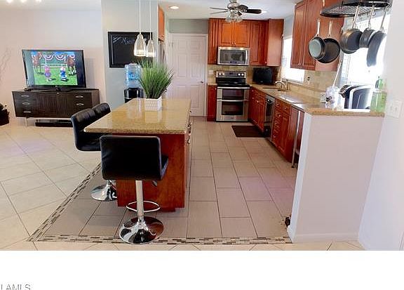 5th image of 710 SE 36th St
