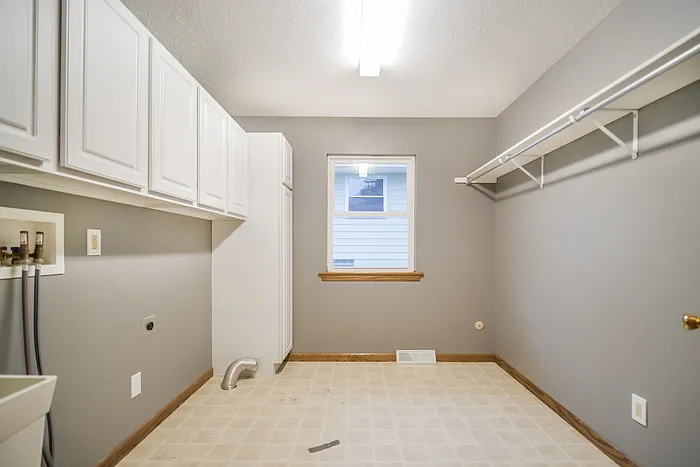 646 Madison Ave — Photo 12