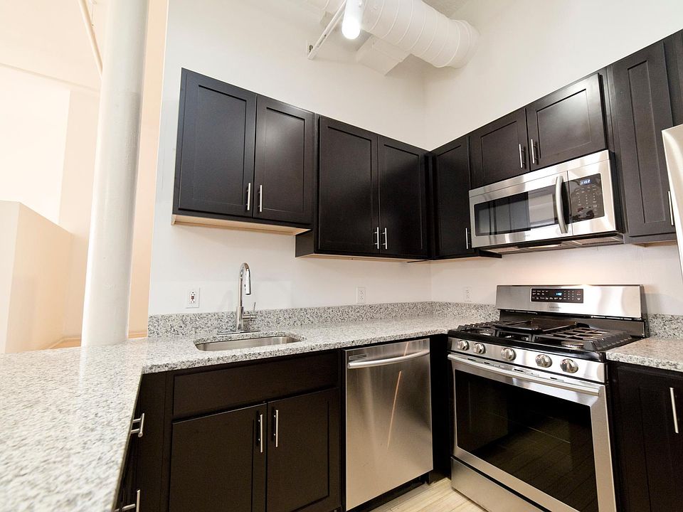 1st image of 1900 W 25th St #304