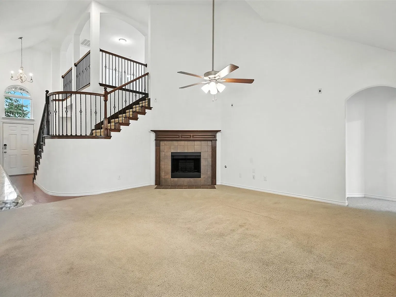 5 bed, 2776 sqft, $2,900 — Photo 3