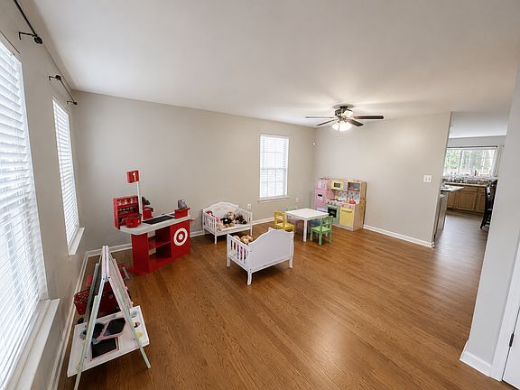 3rd image of 8936 Mullen Rd