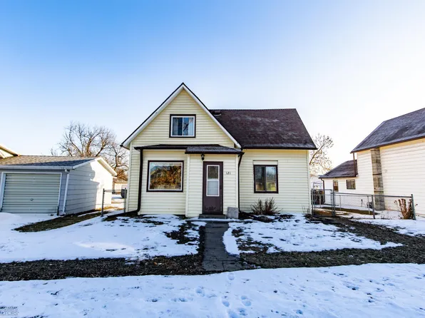 121 4th Ave N, Casselton, ND 58012