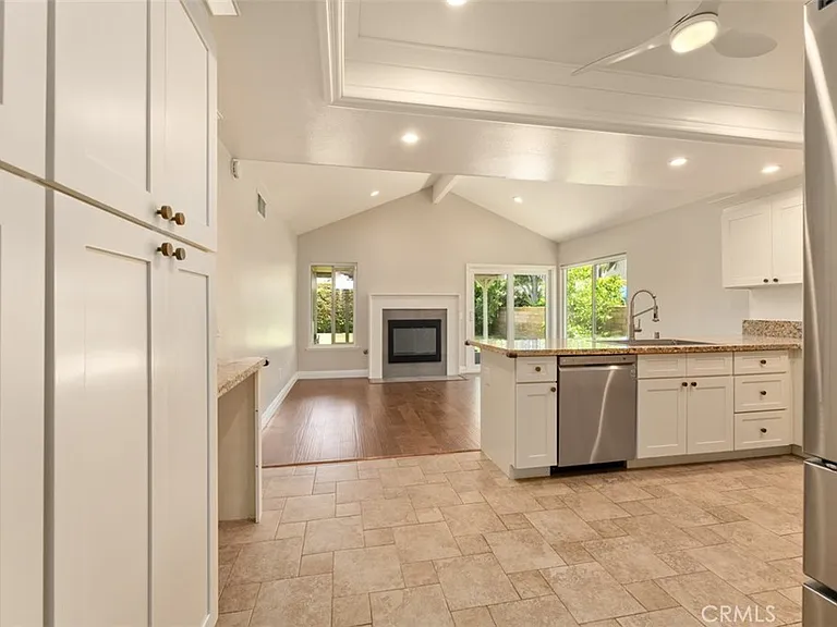 1981 Berkshire Dr — Photo 11