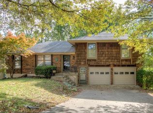 7701 NW 69th St, Kansas City, MO 64152