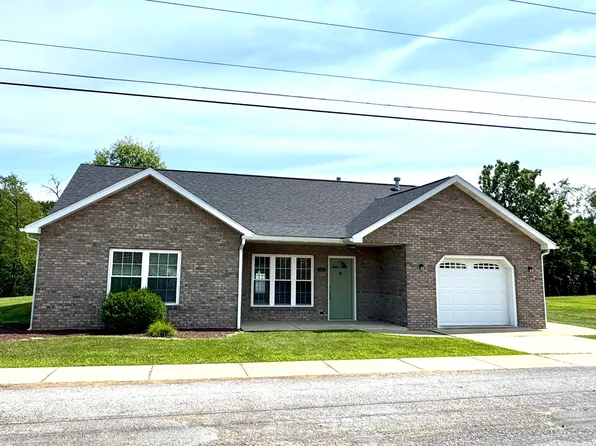 121 Columbus Dr, Punxsutawney, PA 15767