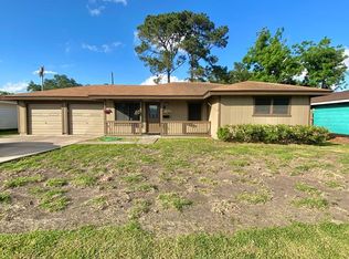 311 S 5th St, Nederland, TX 77627