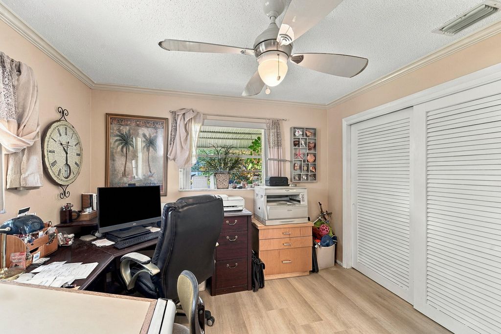 111 NW 25TH Court, photo 9