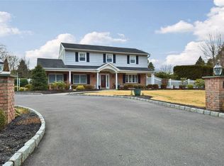 4 Elmbark Ln, East Northport, NY 11731