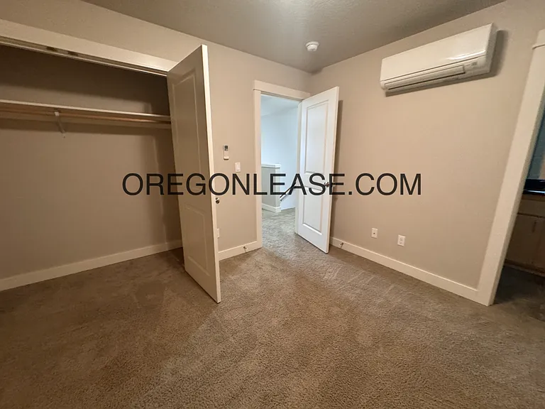 957 Lorella Ave — Photo 7