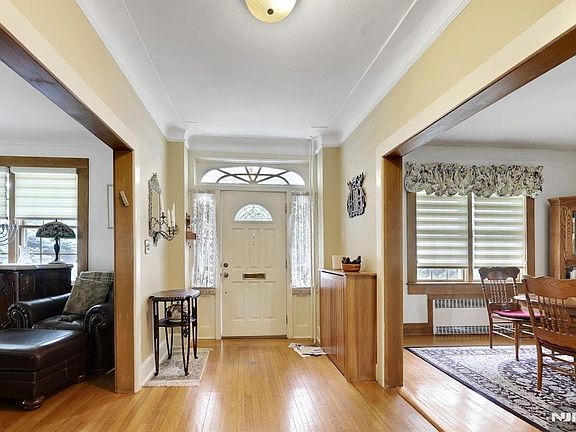 5th image of 431 Maitland Ave