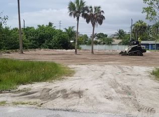 Bay St, Naples, FL 34112