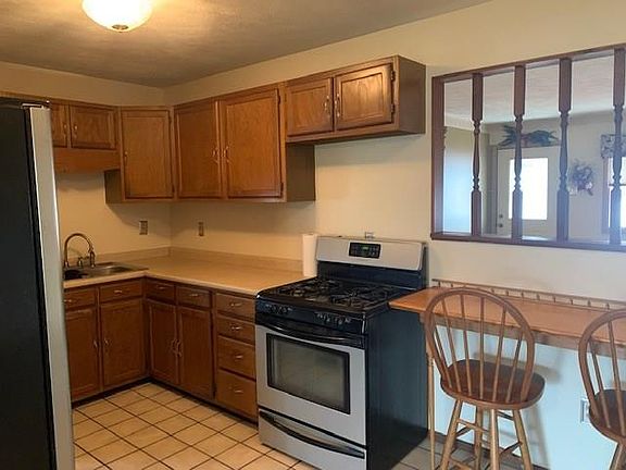 4th image of 65 Robinhood Dr