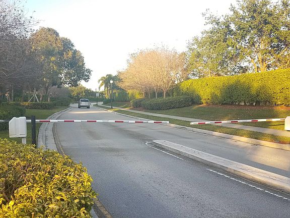 5th image of 1272 Meadows Blvd