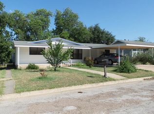 207 Hamilton Ave, Ballinger, TX 76821