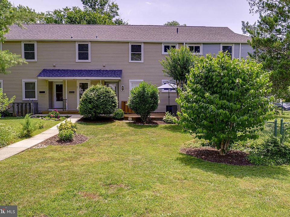 1st image of 8 Laurel Hill Rd