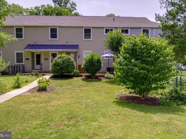 8 Laurel Hill Rd, Greenbelt, MD 20770