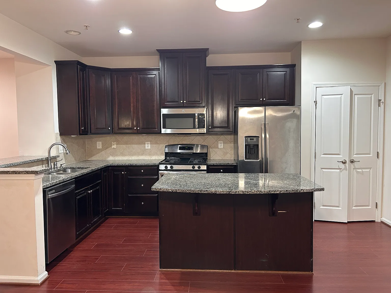 3 bed, 2.5 bath, 1980 sqft, $3,000 — Photo 4