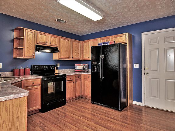 4th image of 20 Stephens Ct