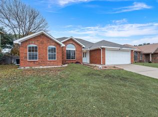 2327 Cromwell Dr, Arlington, TX 76018