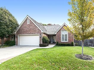 9315 E Bent Tree Cir, Wichita, KS 67226
