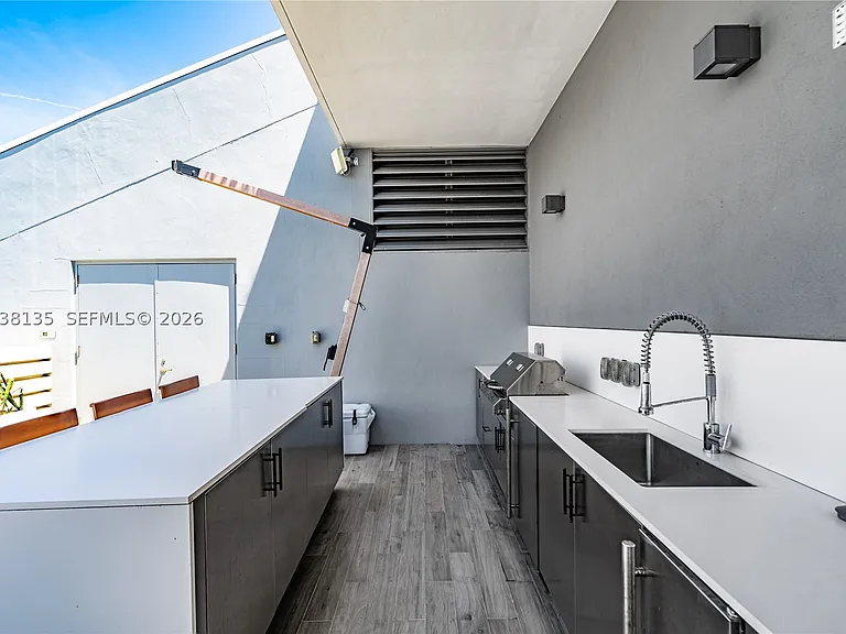 88 SW 7th St #Penthouse 4203 — Photo 4