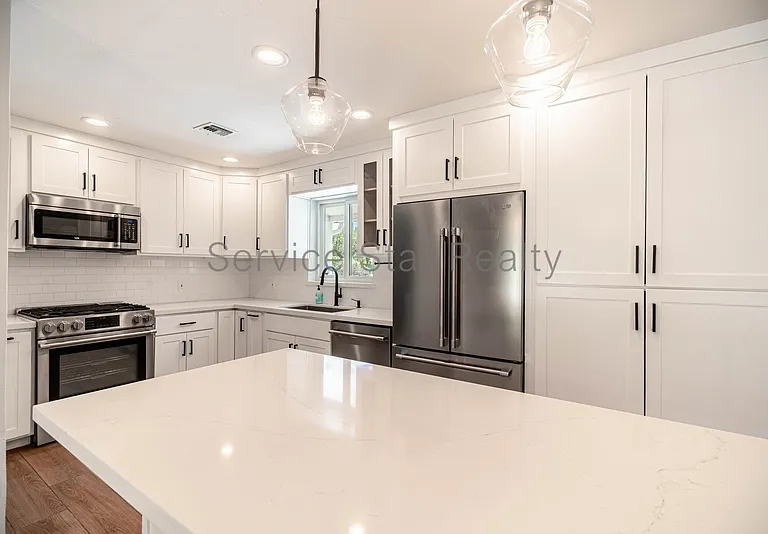 1946 E Rancho Dr — Photo 10