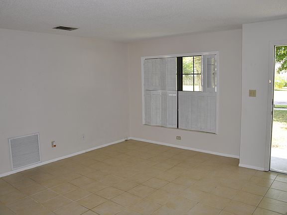 4th image of 2876 Plaza Way #0