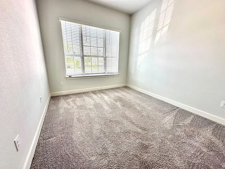 12608 Stanford Dr — Photo 13