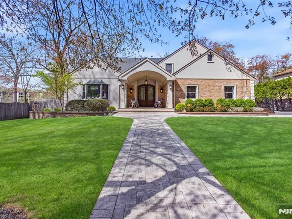 407 Mark Ln, River Vale, NJ 07675