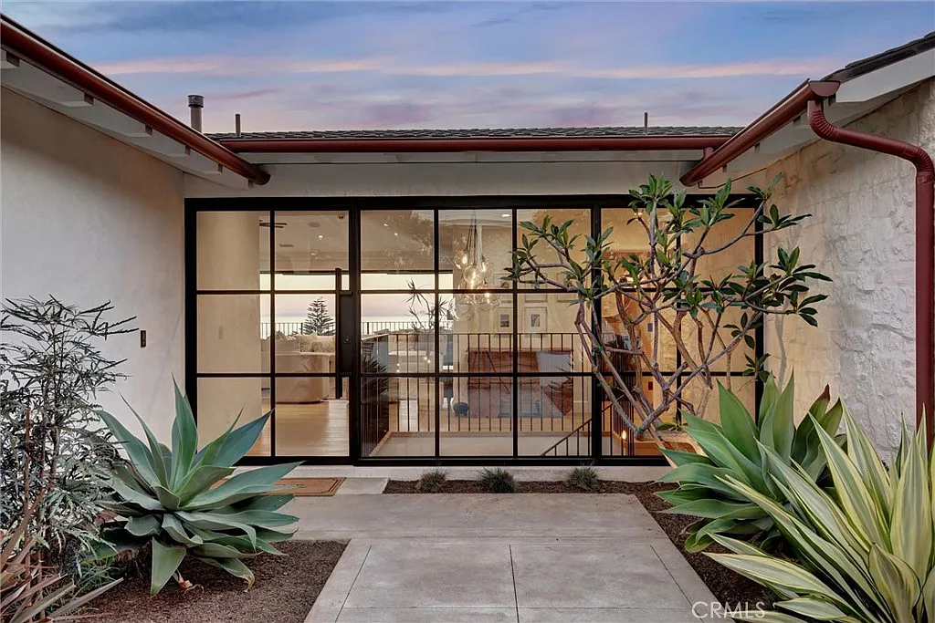 5 bed, 4.5 bath, 4158 sqft, $39,000 — Photo 2