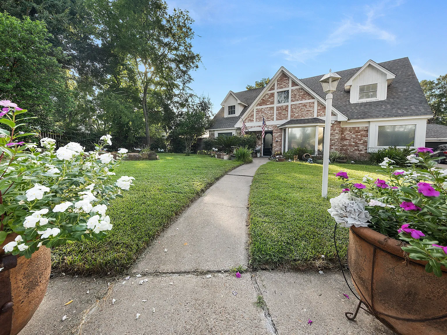 5 bed, 2.5 bath, 3060 sqft, $2,750 — Photo 3