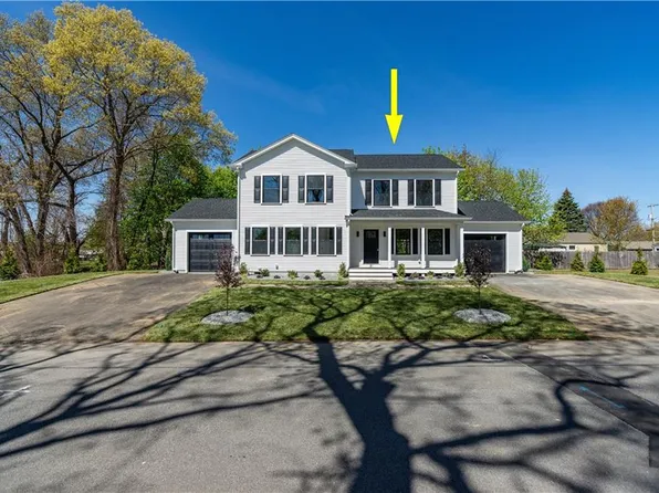 81 Cadora Ave, Warwick, RI 02886