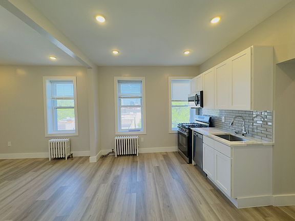 3rd image of 384-86 Baldwin Ave #19