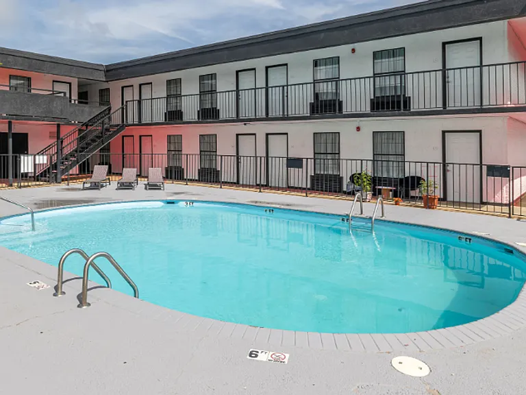 1 bed 1 bath All Bills Paid — Photo 19